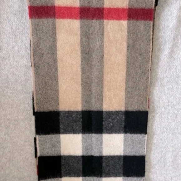Burberry Printed Cashmere Scarf, Like New - Picture 4 of 9